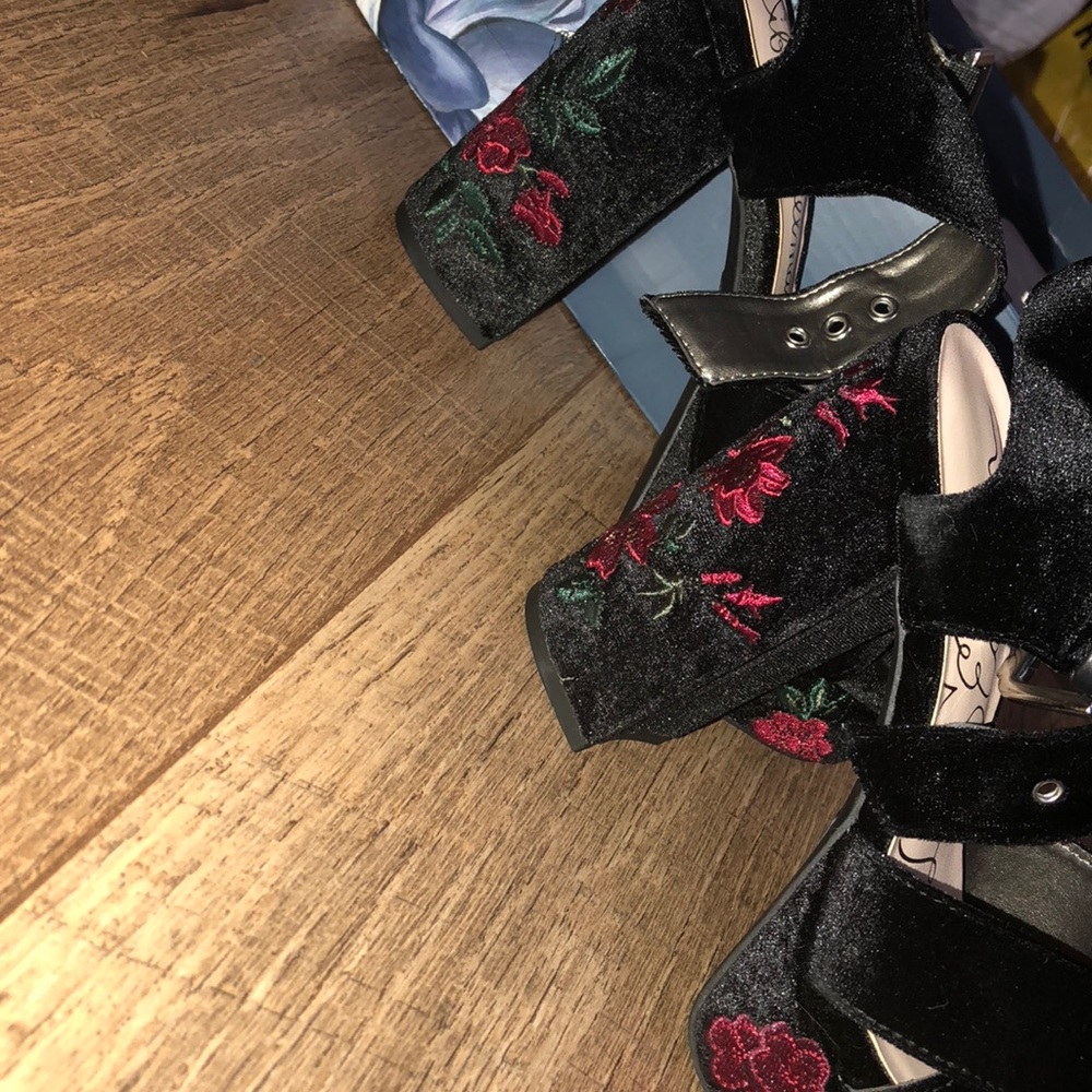 High heels - Picture 6 of 6
